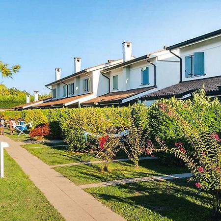 Terraced House In The Ca' Del Pino Holiday Complex With Communal Pool In บิบิโอเน ภายนอก รูปภาพ