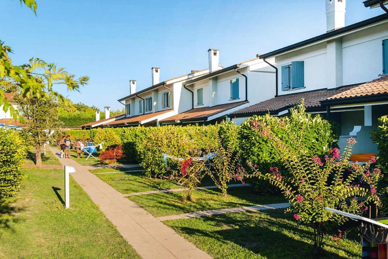 Terraced House In The Ca' Del Pino Holiday Complex With Communal Pool In บิบิโอเน ภายนอก รูปภาพ
