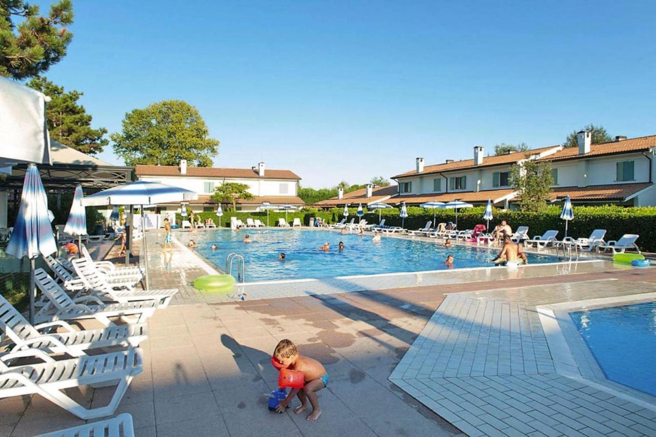 Terraced House In The Ca' Del Pino Holiday Complex With Communal Pool In บิบิโอเน ภายนอก รูปภาพ