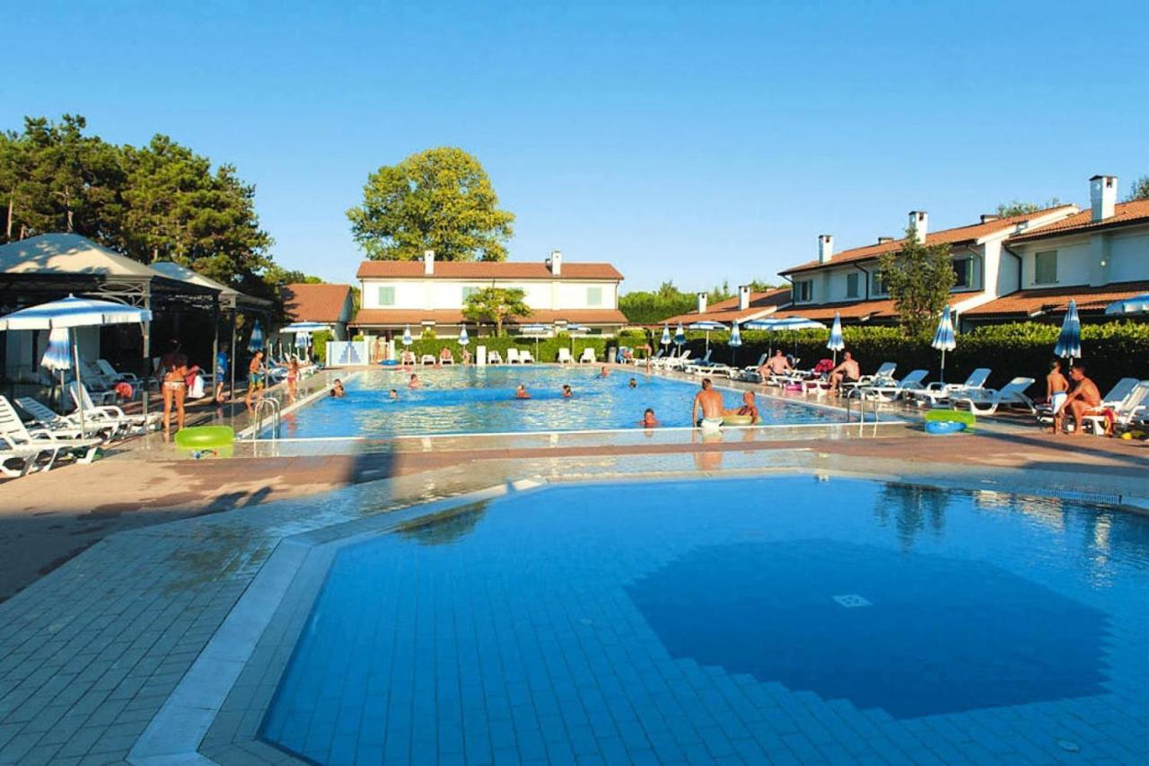 Terraced House In The Ca' Del Pino Holiday Complex With Communal Pool In บิบิโอเน ภายนอก รูปภาพ