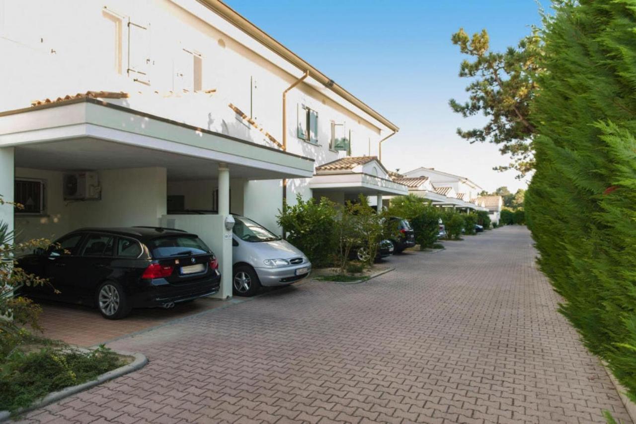 Terraced House In The Ca' Del Pino Holiday Complex With Communal Pool In บิบิโอเน ภายนอก รูปภาพ